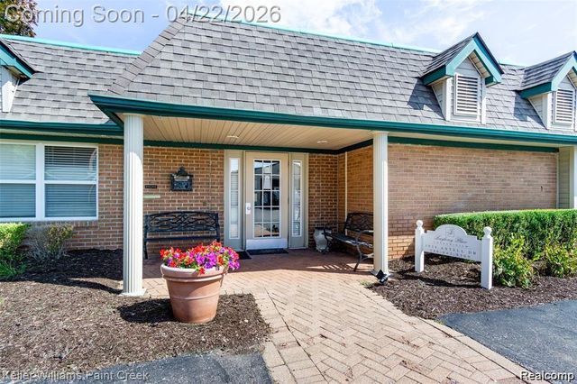 1840 Axtell Drive 8, Troy, MI 48084