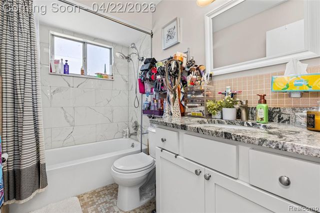 1840 Axtell Drive 8, Troy, MI 48084