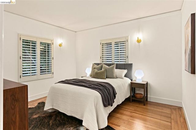 6729 Thornhill Dr, Oakland, CA 94611