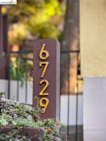 6729 Thornhill Dr, Oakland, CA 94611