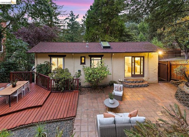 6729 Thornhill Dr, Oakland, CA 94611