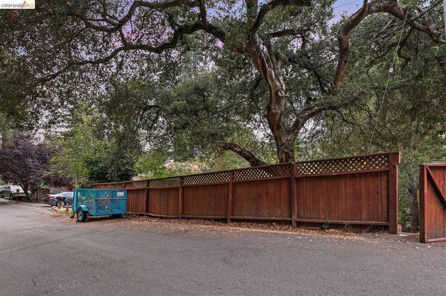 6729 Thornhill Dr, Oakland, CA 94611