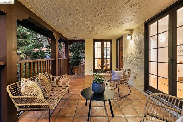 6729 Thornhill Dr, Oakland, CA 94611