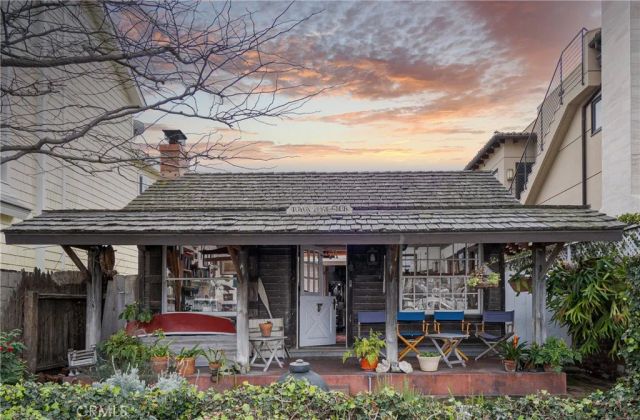 1207 N Bay Front, Newport Beach, CA 92662