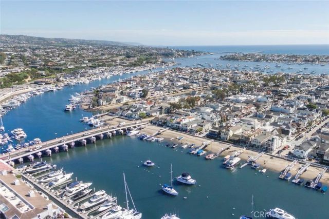 1207 N Bay Front, Newport Beach, CA 92662