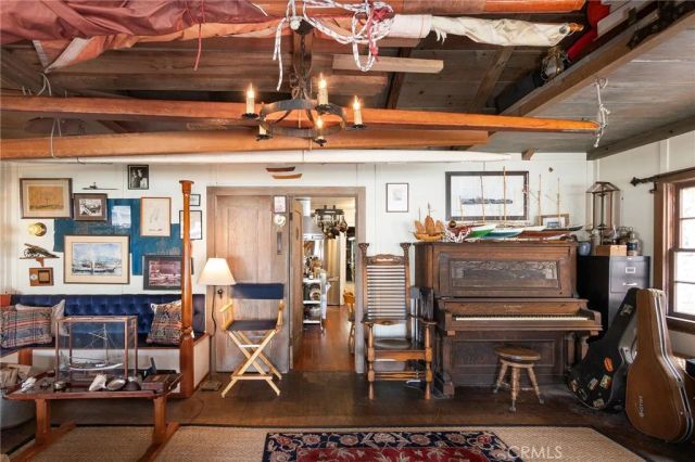 1207 N Bay Front, Newport Beach, CA 92662