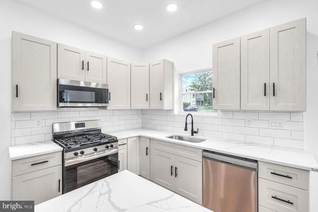 302 BELLEVUE AVE, Trenton, NJ 08618