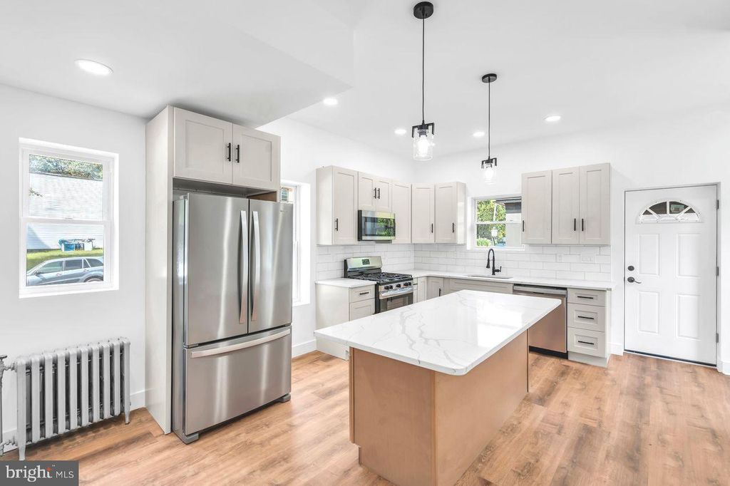 302 BELLEVUE AVE, Trenton, NJ 08618