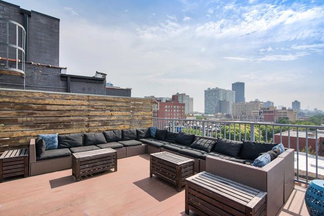 5718 N Winthrop Avenue 707, Chicago, IL 60660