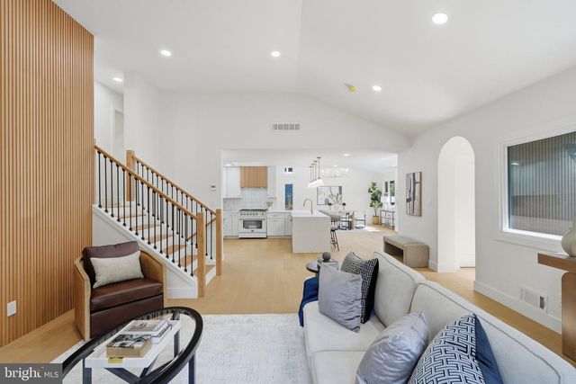6404 W HALBERT RD, Bethesda, MD 20817