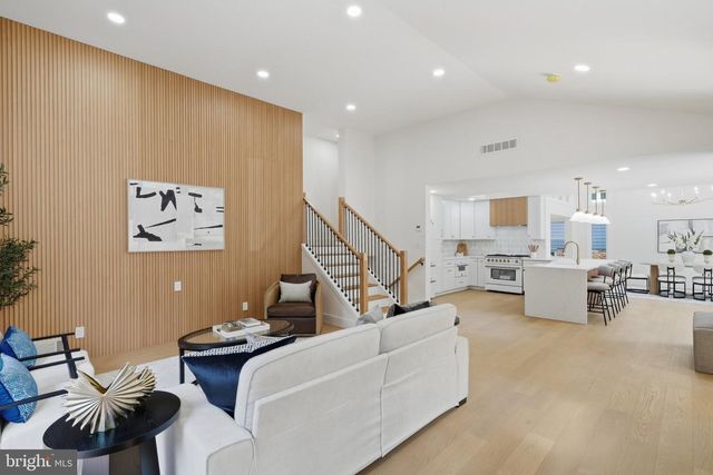 6404 W HALBERT RD, Bethesda, MD 20817