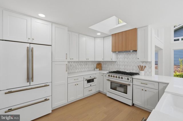 6404 W HALBERT RD, Bethesda, MD 20817