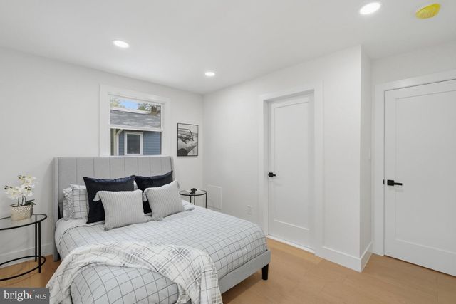 6404 W HALBERT RD, Bethesda, MD 20817