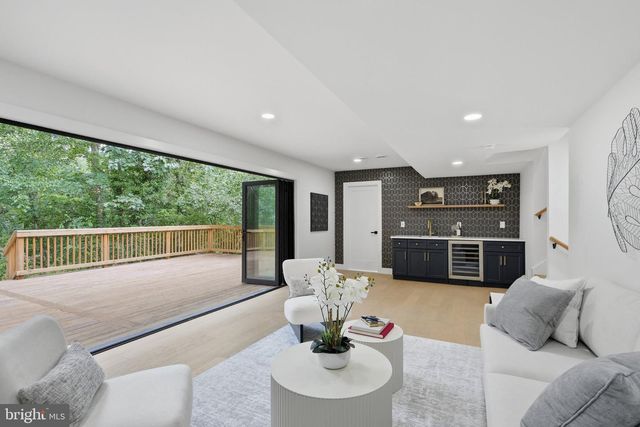 6404 W HALBERT RD, Bethesda, MD 20817