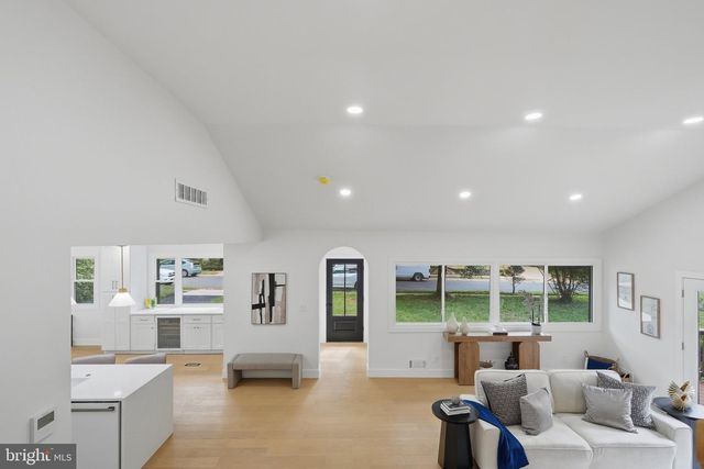 6404 W HALBERT RD, Bethesda, MD 20817