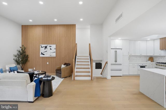 6404 W HALBERT RD, Bethesda, MD 20817