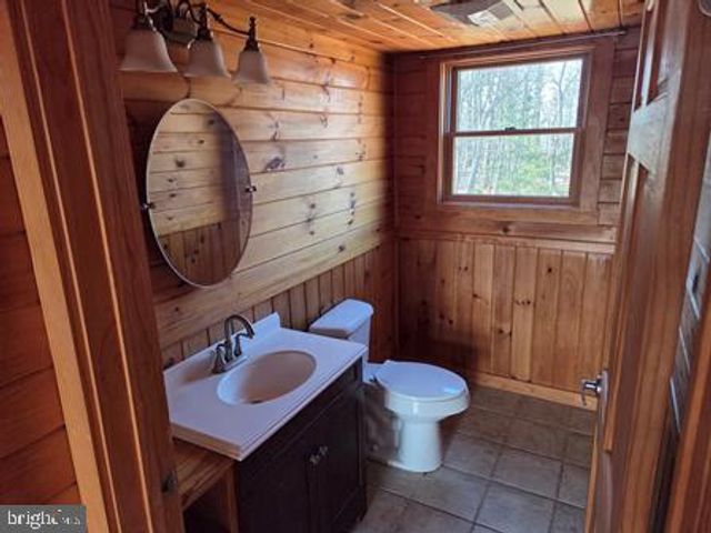 942 WILD BOAR RD, Augusta, WV 26704