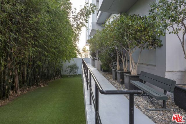 1100 Alta Loma Road 1404, West Hollywood, CA 90069