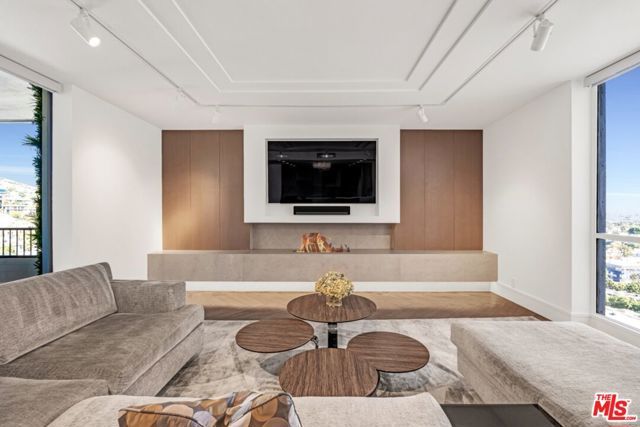 1100 Alta Loma Road 1404, West Hollywood, CA 90069