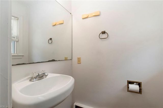 43 Patton DR, Newport News, VA 23606