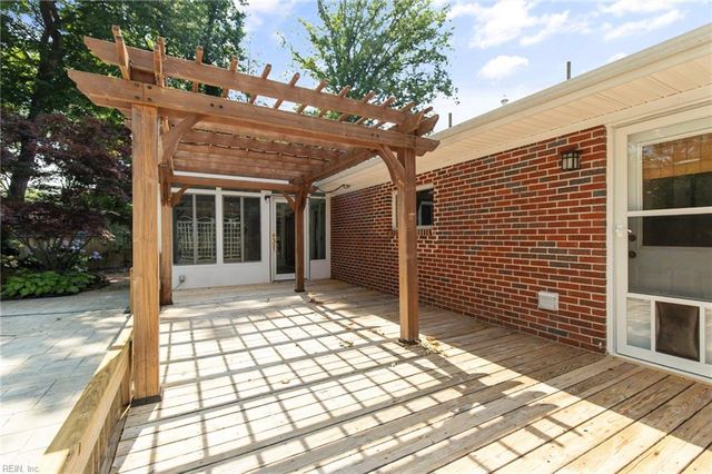 43 Patton DR, Newport News, VA 23606