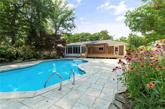 43 Patton DR, Newport News, VA 23606