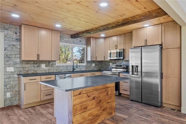 1130 Blue Sky Dr, Neshannock Twp, PA 16105