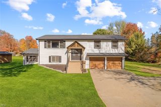 1130 Blue Sky Dr, Neshannock Twp, PA 16105