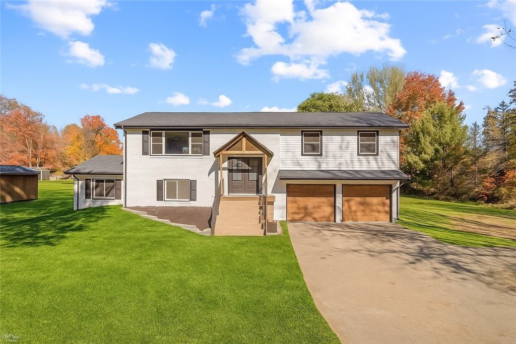 1130 Blue Sky Dr, Neshannock Twp, PA 16105