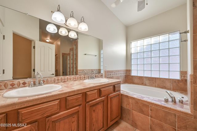 844 S Deer Meadow Loop, Tucson, AZ 85745