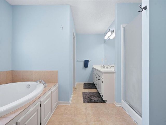 800 Garnes Street, Raymore, MO 64083