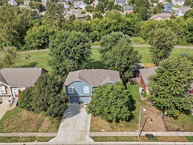 800 Garnes Street, Raymore, MO 64083