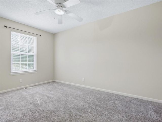 800 Garnes Street, Raymore, MO 64083