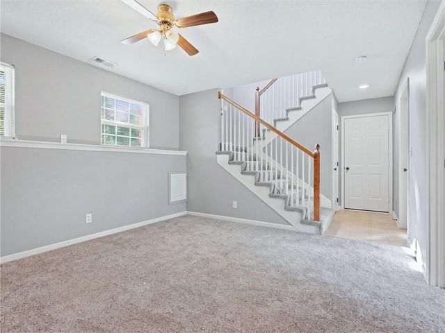 800 Garnes Street, Raymore, MO 64083