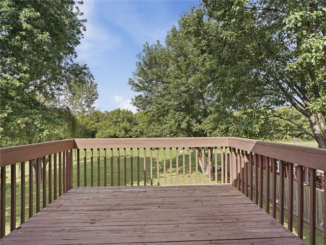 800 Garnes Street, Raymore, MO 64083