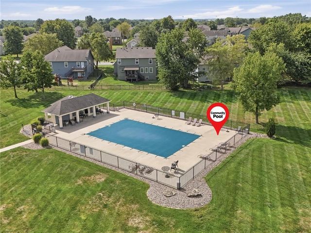 800 Garnes Street, Raymore, MO 64083