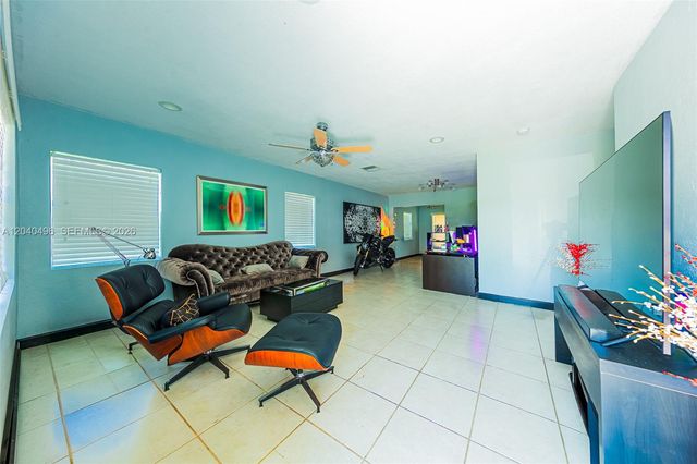 7006 NW 99th Way, Tamarac, FL 33321