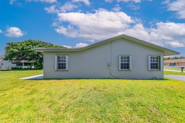 7006 NW 99th Way, Tamarac, FL 33321