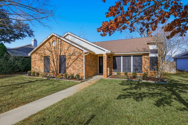 2828 Windsor Drive, Flower Mound, TX 75028