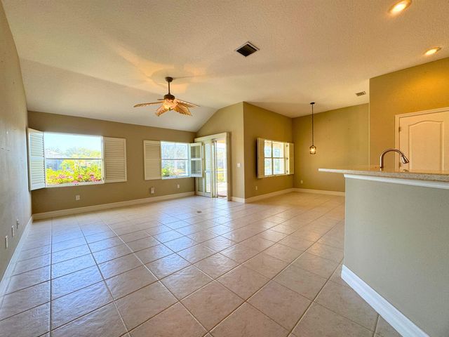 67 W Lagare St, Palm Coast, FL 32137