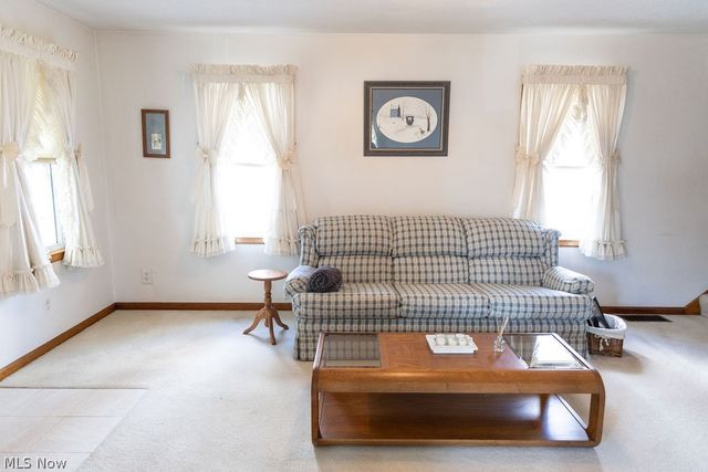 8 Driggs Lane, Bridgeport, OH 43912