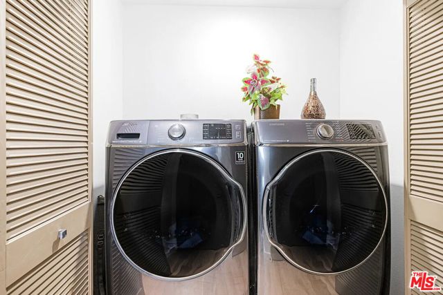 6728 W Hepburn Way, Los Angeles, CA 90038