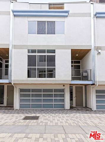 6728 W Hepburn Way, Los Angeles, CA 90038