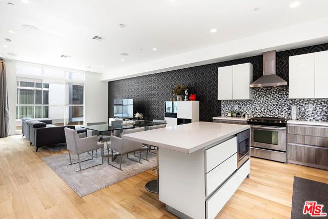 6728 W Hepburn Way, Los Angeles, CA 90038