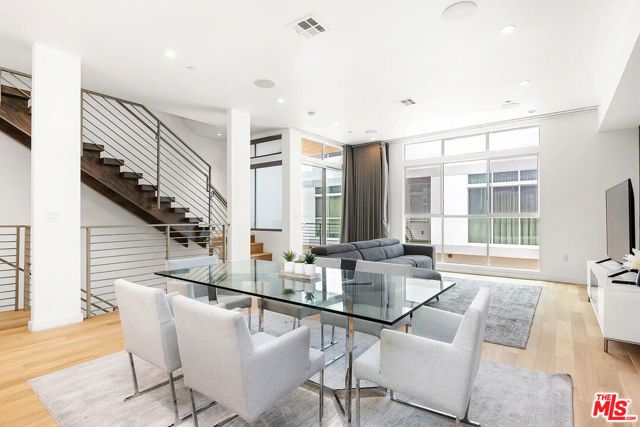 6728 W Hepburn Way, Los Angeles, CA 90038