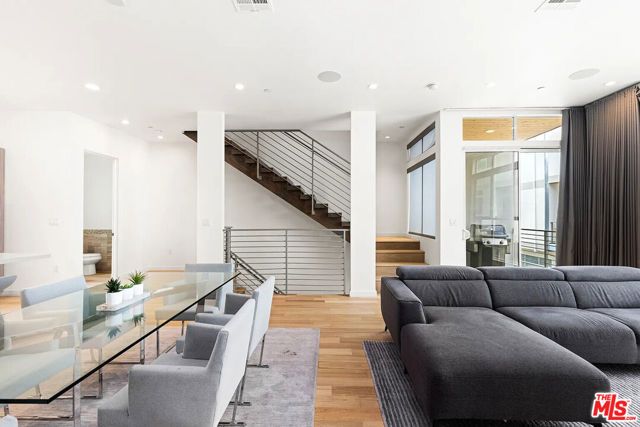 6728 W Hepburn Way, Los Angeles, CA 90038