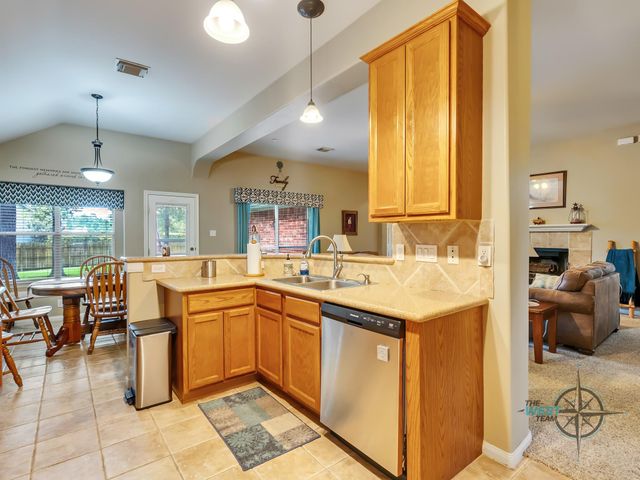 12626 Lake Shore Drive, Montgomery, TX 77356