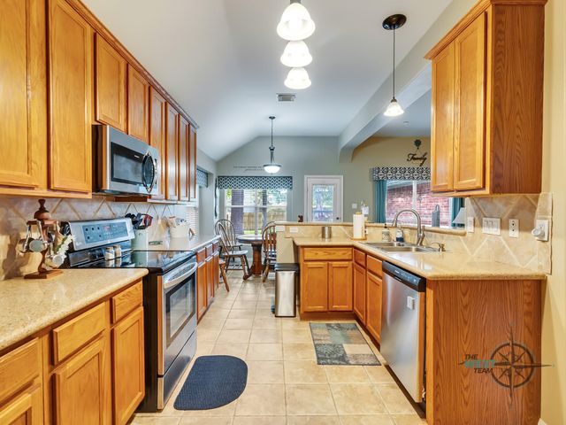 12626 Lake Shore Drive, Montgomery, TX 77356