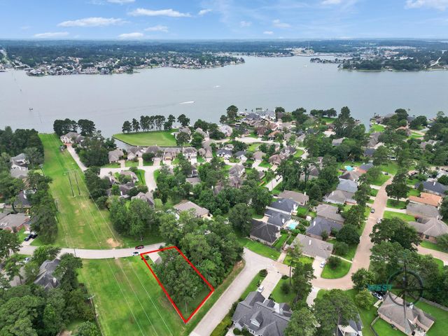 12626 Lake Shore Drive, Montgomery, TX 77356