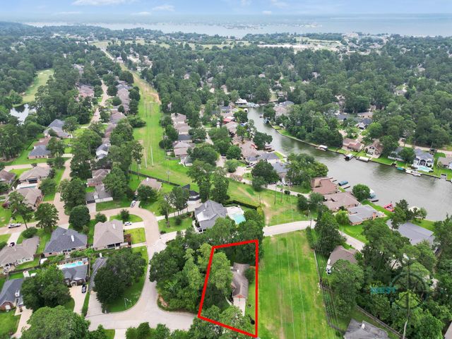 12626 Lake Shore Drive, Montgomery, TX 77356